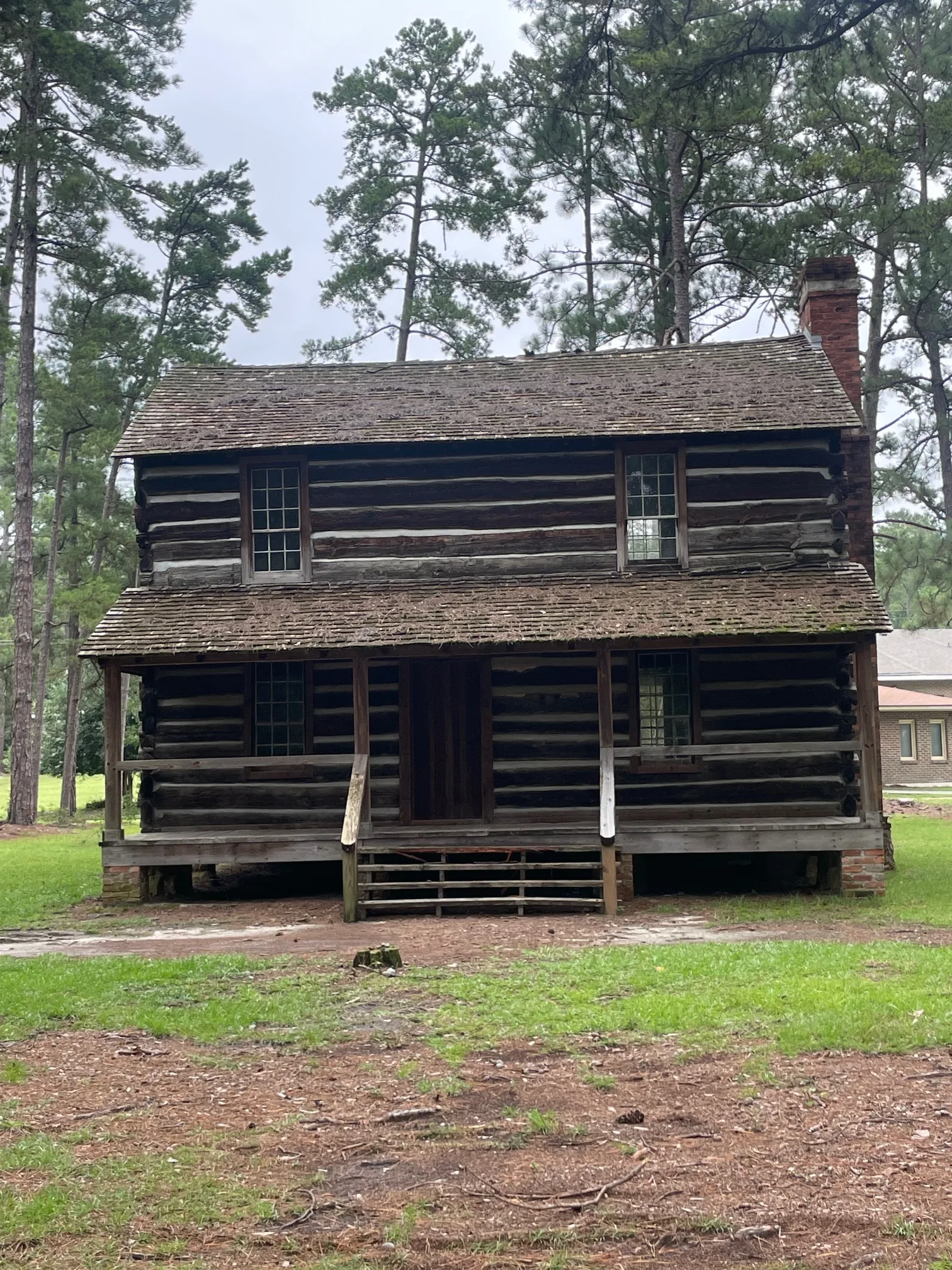 Old log cabin from the Daughters of the Confederacy