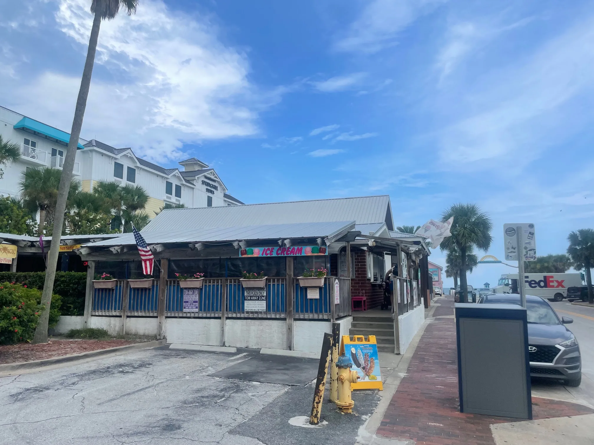 Cool little spot for some refreshements in downtown NSB (New Smyrna Beach)